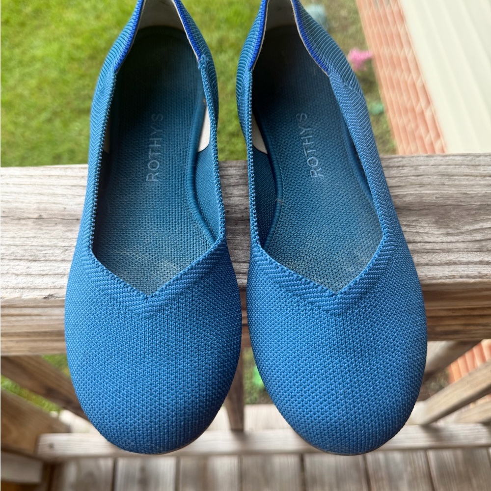Women's Blue Rothy's rounded toe flats size 8